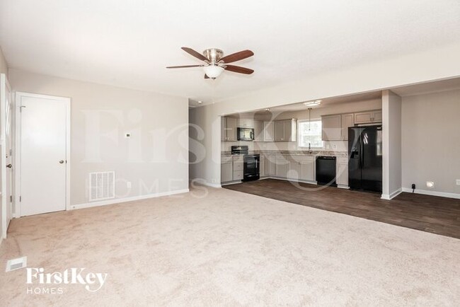 Foto del edificio - 3625 Somerset Dr