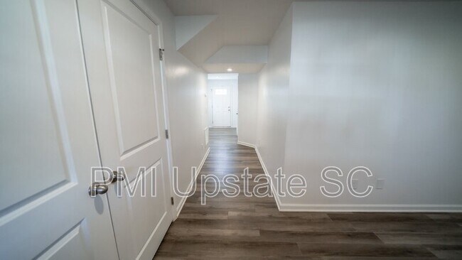 Foto del edificio - 226 Coldwater Creek Ct