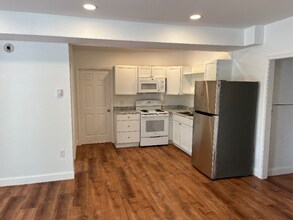 Building Photo - 21 Roberts St