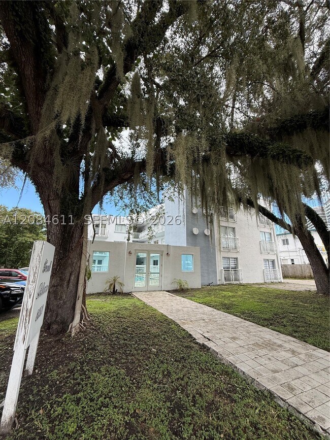Building Photo - 3101 SW 27th St