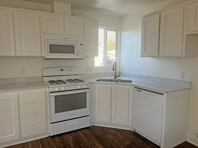 Foto del edificio - 21100 State St