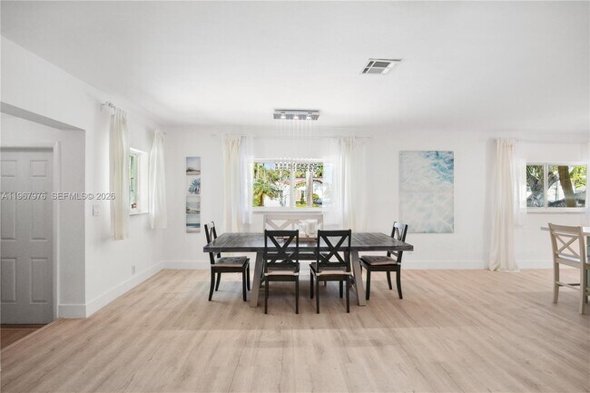 Foto del edificio - 1070 Tyler St