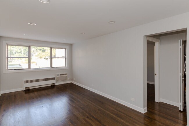 Foto del edificio - 6803 N Ridge Blvd