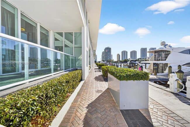 Foto del edificio - 400 Sunny Isles Blvd