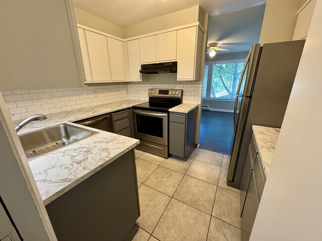 Foto del edificio - 400 Rencliffe Apartments