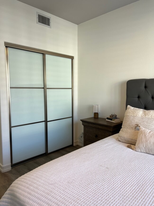 Building Photo - 19457 Surfset Dr