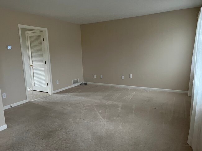Building Photo - 2229 Buckingham Square