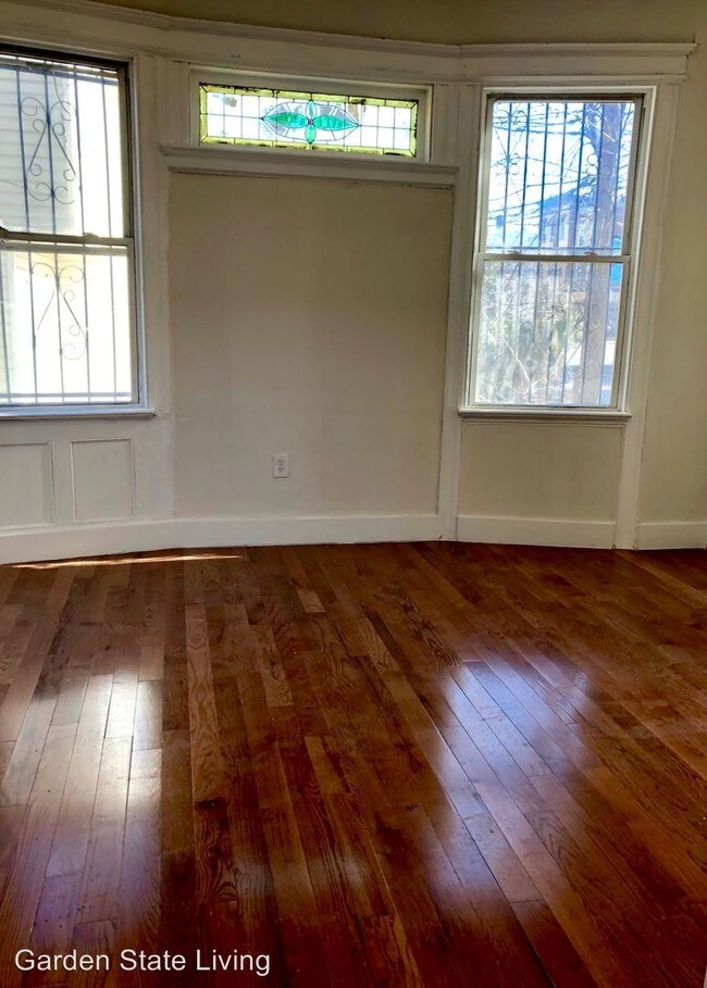 Building Photo - 3 br, 1 bath Apartment - 437 Avon Avenue