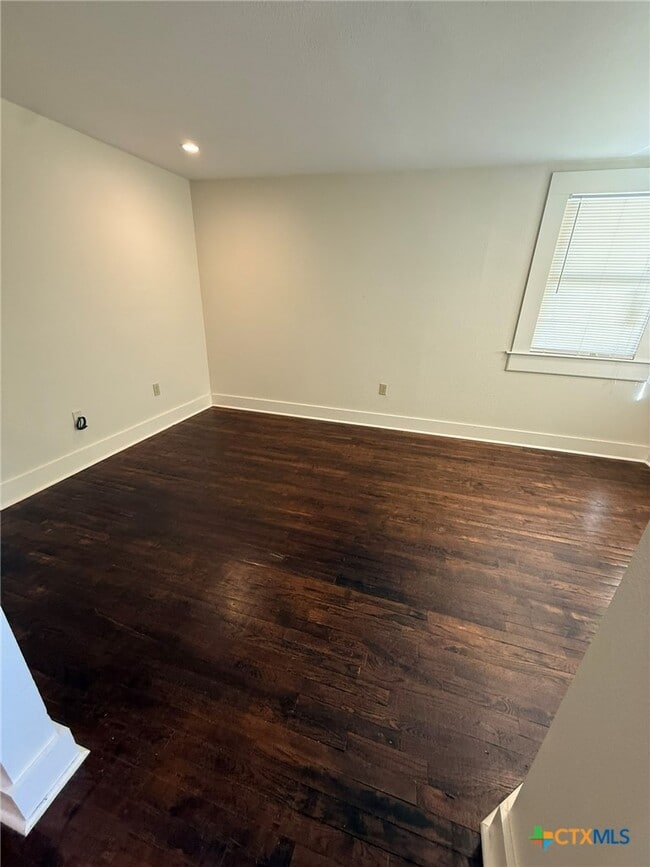 Building Photo - 619 E Donegan St