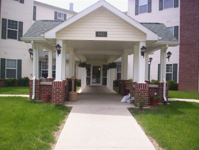 Foto del edificio - 843 N Water St