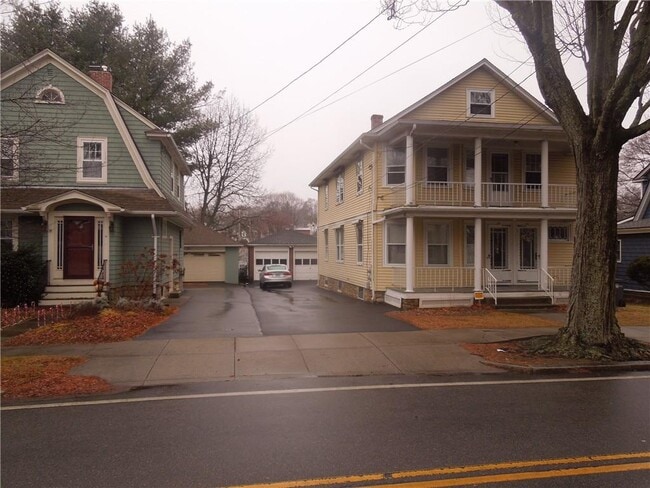 Building Photo - 44 Gentian Ave