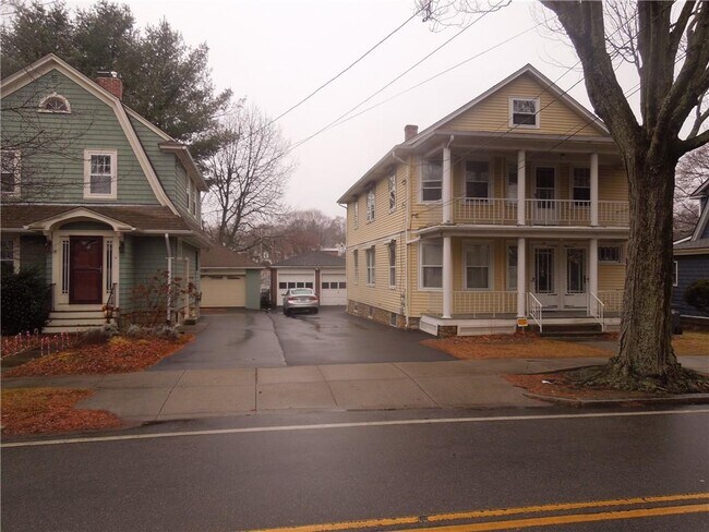 Foto del edificio - 44 Gentian Ave