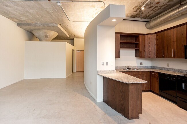 Building Photo - Graphic Arts Lofts
