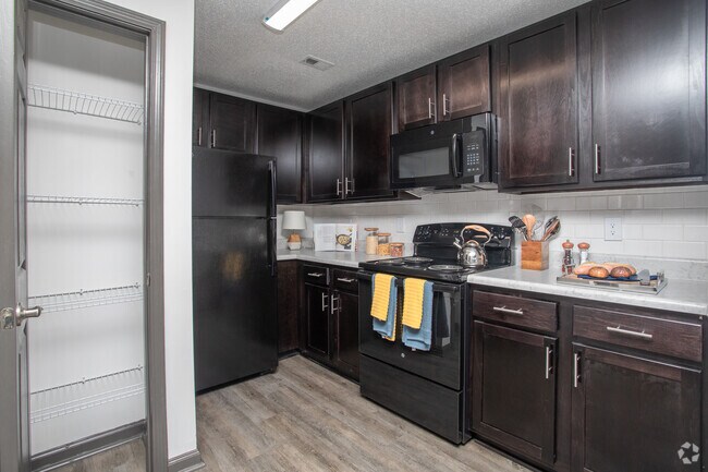 2HAB, 1.5BA - 1,200 ft² - The Villages Of East Lake