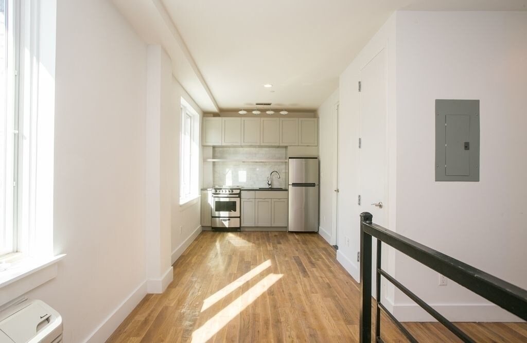 Foto principal - 588 Myrtle Ave