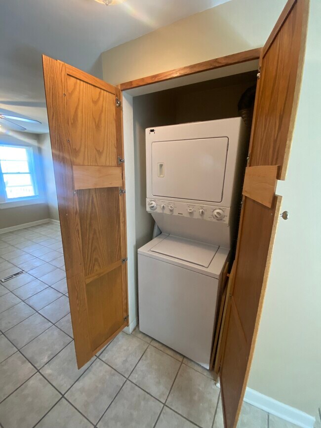 In-Unit Laundry - 1720 N Astor St