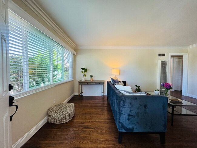 Foto del edificio - 4 Bed / 2 Bath Near SDSU w/ Large Backyard...