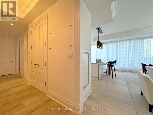 Building Photo - 55 Scollard St
