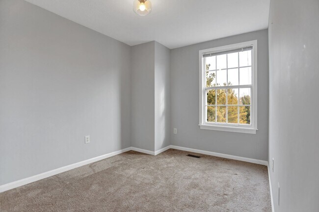 Foto del edificio - Charming End Of Group Townhome for Rent