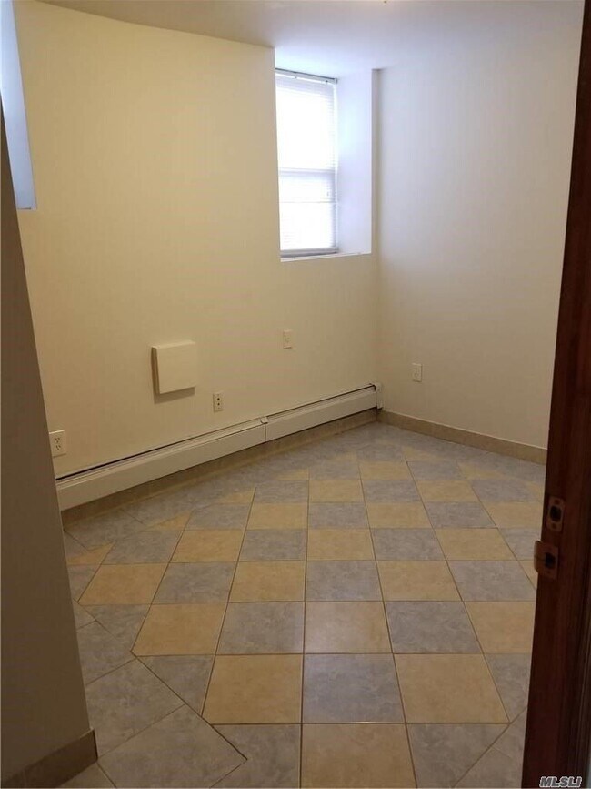 Foto del edificio - 64-19 Woodside Ave