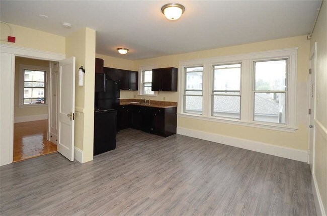 Foto del edificio - AMAZING RENOVATED 2BR NEAR CASS PARK