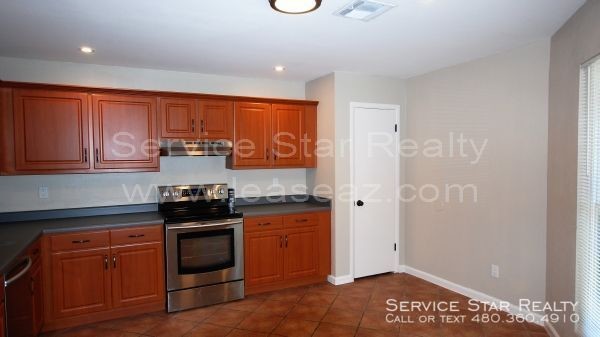 Building Photo - 9540 N 90th Ln