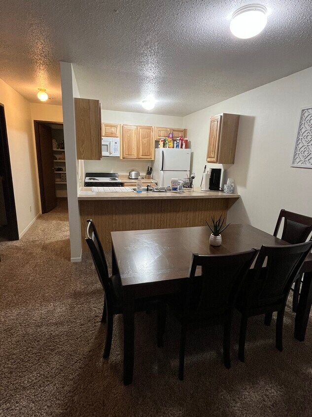 Unidad 105 - SPRING HARBOR APARTMENTS - No Vacancy
