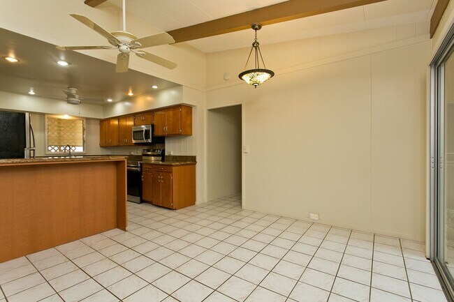 Foto del edificio - AVAILABLE NOW...Single Family Home in Kailua 4 bedroom 3 bath