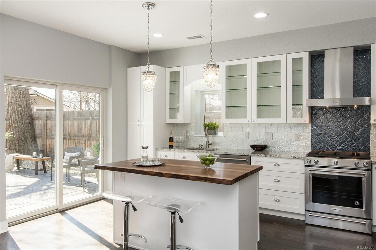 Foto principal - 3700 W 49th Ave