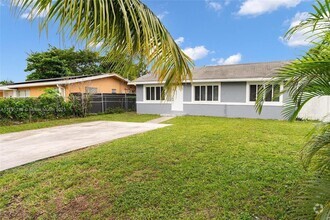 Building Photo - 3413 SW 12th Ct