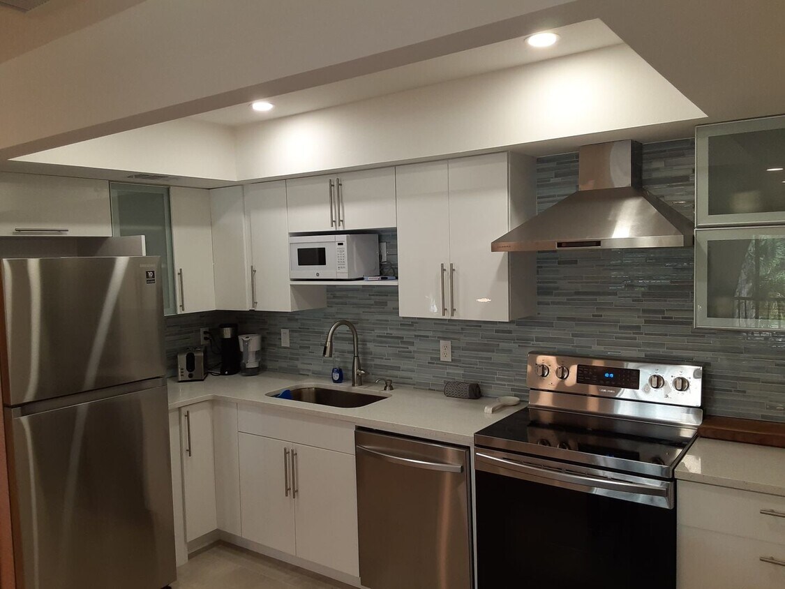 Seasonal-Beautifully renovated top floor 2... - Seasonal-Beautifully renovated top floor 2...