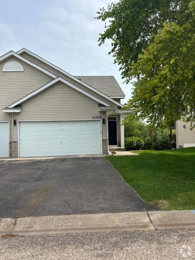 Building Photo - 21618 Evergreen Trail