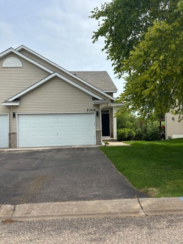 Foto principal - 2 Bedroom 2 Bath Townhome in Rogers!