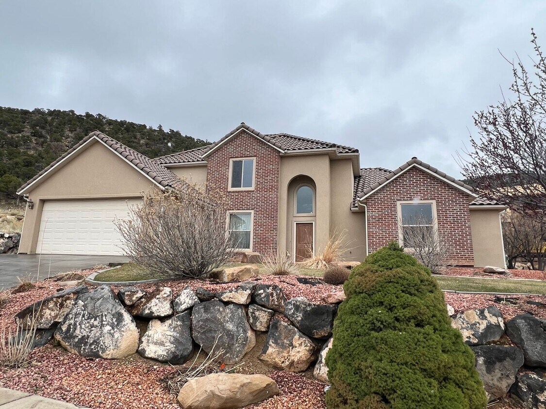 Foto principal - Beautiful Custom Home in Fiddlers Canyon