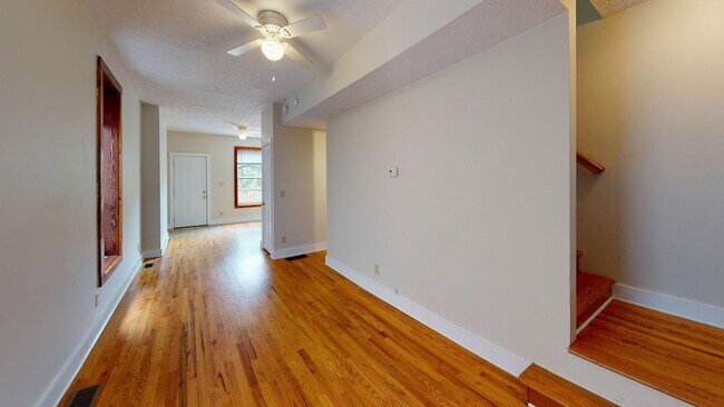 Foto del edificio - 1366 Indianola Ave
