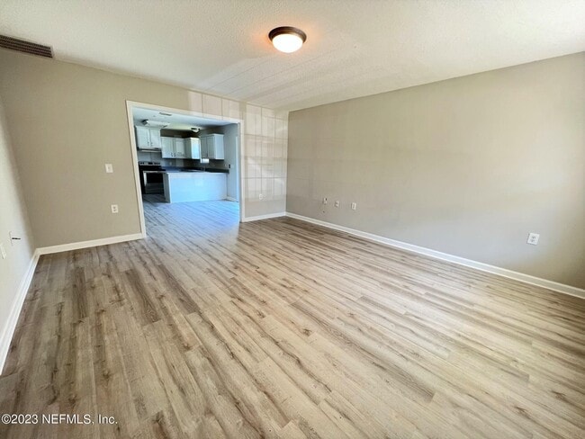 Building Photo - 1044 Bruen St