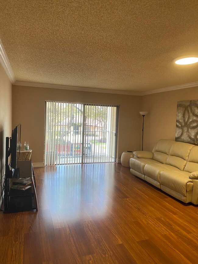 Building Photo - 9301 SW 92nd Ave