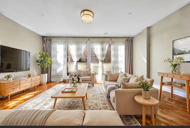 Building Photo - 32 E 74th St