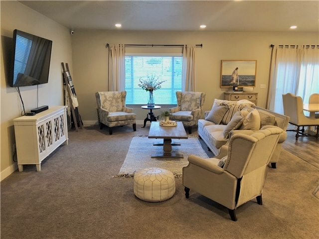 Great room - 595 W Koins Way