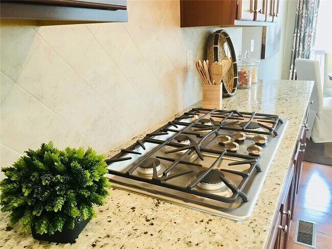 Foto del edificio - 663 Greencrest Ln