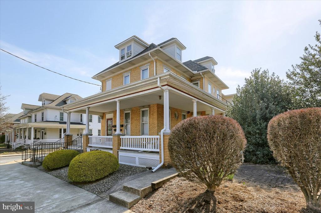 Primary Photo - 50 E Maple St
