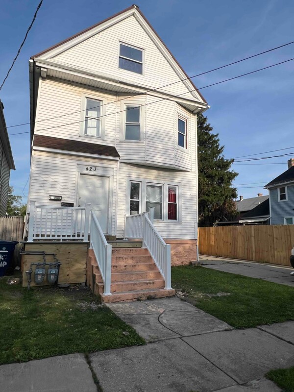 423 Dearborn St, Buffalo, NY 14207 Room for Rent in Buffalo, NY