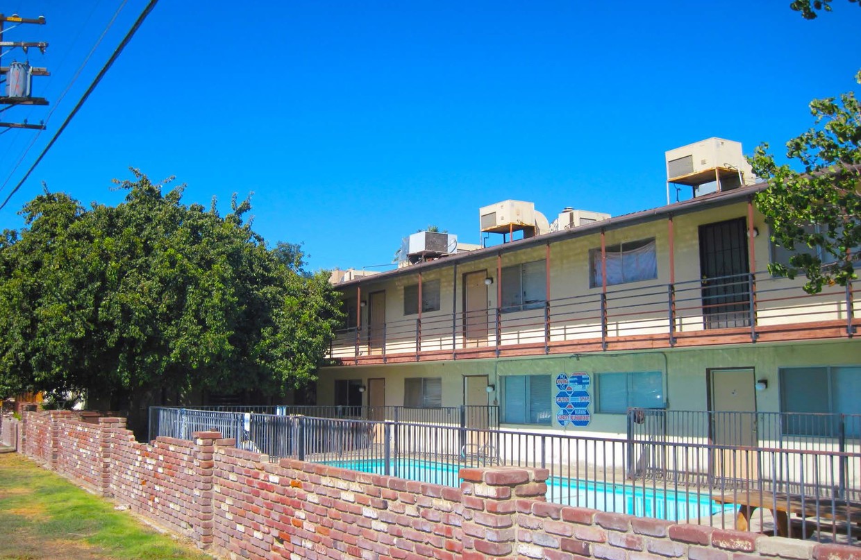 2815 S H St - H Street Apartments