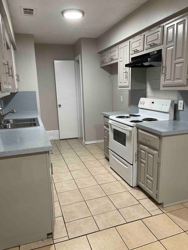 Photo - 114 Shadybrook Dr House