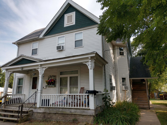 Building Photo - 109 E Main