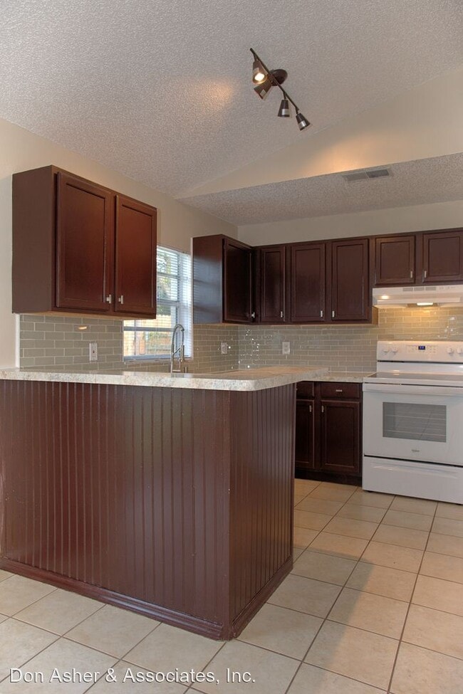 Building Photo - 2 br, 1.5 bath House - 6003 Oleander Drive