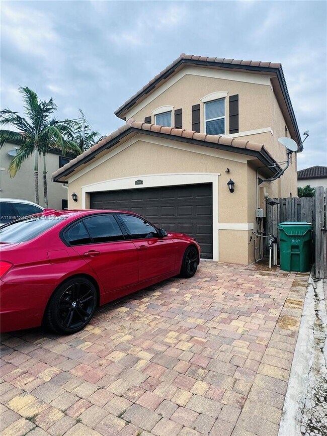 Building Photo - 25001 SW 118 Ct