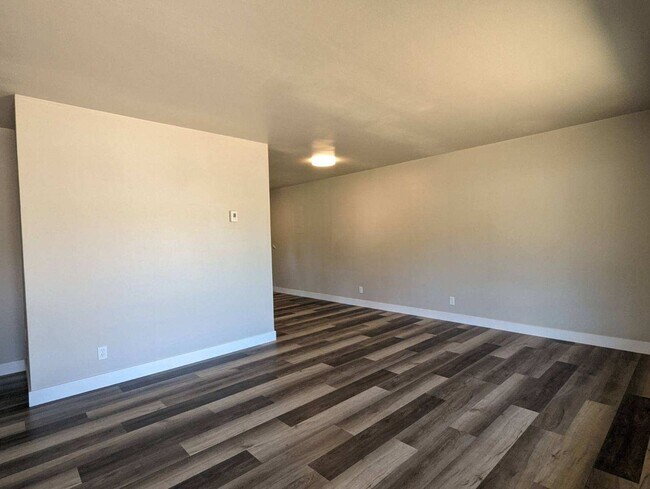 Foto del edificio - 2-bedroom 1-bathroom duplex