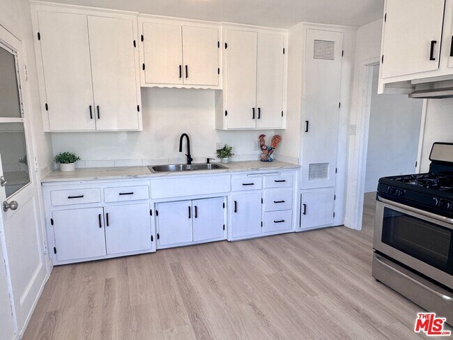 Foto del edificio - 1542 W 60th St