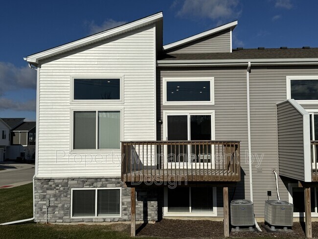 Foto del edificio - 9788 Crestview Dr